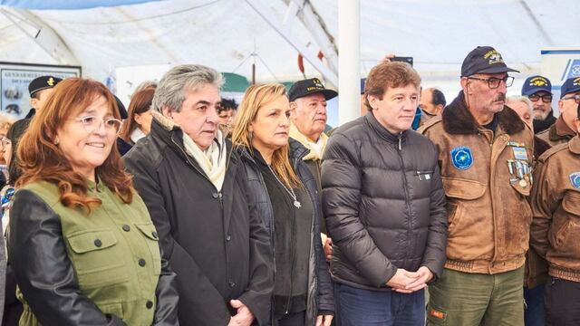 Tradicional carpa en la Plaza Islas Malvinas