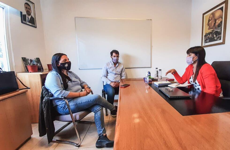 Ushuaia y Tolhuin coordinan acciones conjuntas en las áreas de políticas sociales y derechos humanos