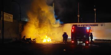 Tras una discusión, un joven de 18 años habría incendiado 6 motos en Posadas.
