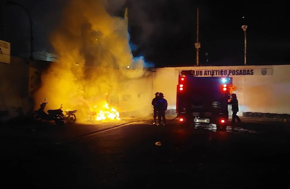Tras una discusión, un joven de 18 años habría incendiado 6 motos en Posadas