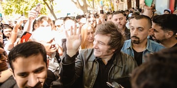 En noviembre, Javier Milei se robó la atención de miles de personas que se acercaron a la peatonal sanjuanina.