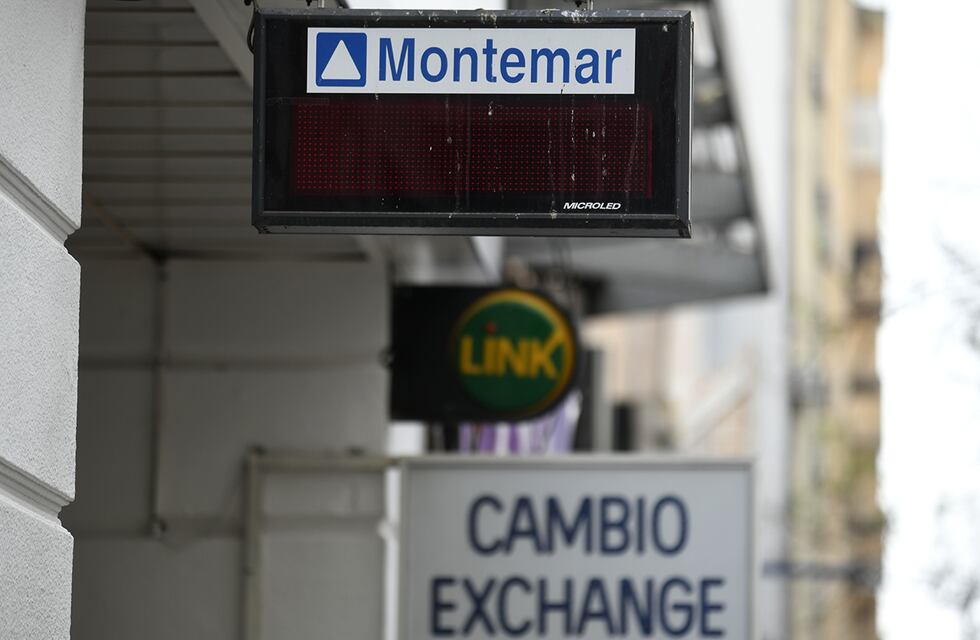 Por las nubes, así cerró el dólar blue este lunes 13 de enero en Córdoba