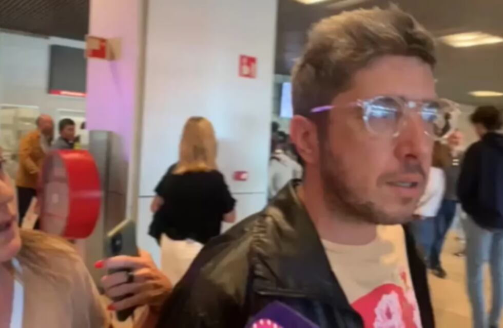 Jey Mammón llegó a España y le sorprendió que lo esperaran los medios: “Me siento un poco asediado”