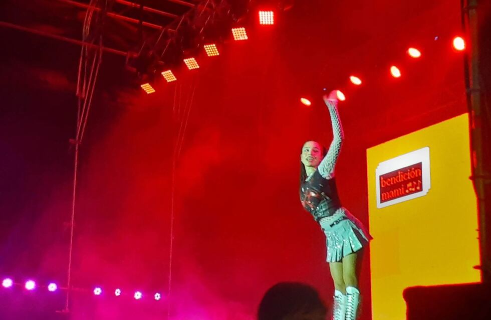 Emilia Mernes se presentó en Posadas e hizo vibrar a todo sus fanáticos