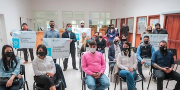 El Intendente Daniel Harrington afirmó: "Ver a vecinos que empiezan la construcción de su vivienda es gratificante".
