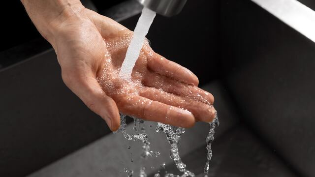 Aguas Cordobesas pidió que más de 50 barrios de Córdoba cuiden el agua. Freepik.
