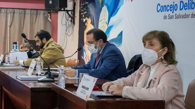 El presidente del Concejo, Lisandro Aguiar (centro), destacó el "acompañamiento" y la "disposición" de las empresas concesionarias del transporte urbano.