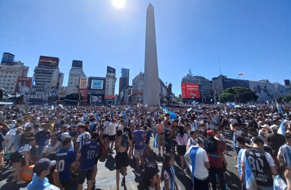 Vandalizaron un patrullero de la Policía de la Ciudad durante los festejos en el Obelisco