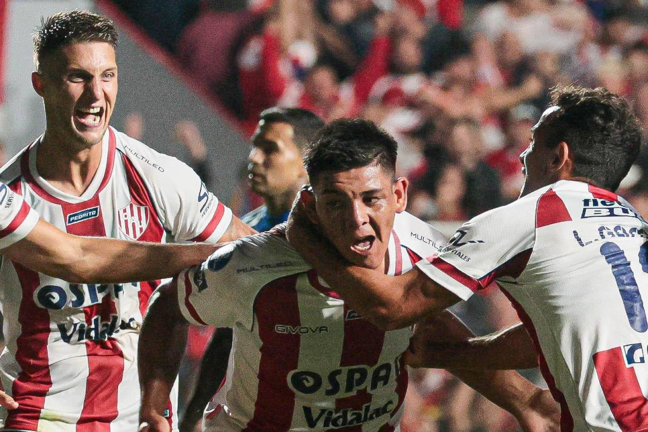 Diego Armando Díaz celebra su gol internacional (Unión)