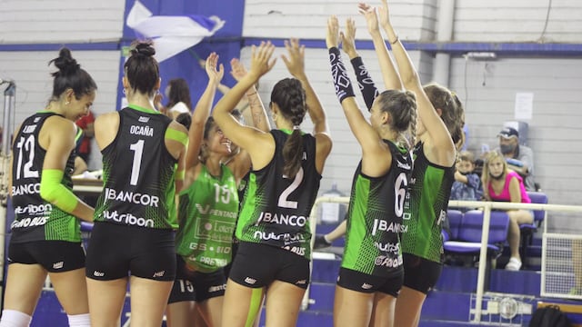 Las chicas de Atenas, a pie firme en la Liga de Voley.