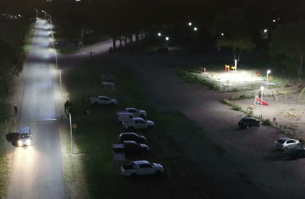 Puerto Rosales inauguró una nueva etapa de iluminación en el camino de acceso