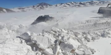 La familia quedó varada durante cuatro días en la camioneta y pudo sobrevivir gracias a la calefacción del vehículo.