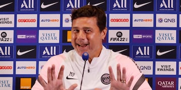Mauricio Pochettino festejó la victoria de Newell's antes de que comience la conferencia de prensa de PSG.
