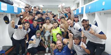 Jugadores y dirigentes de Quilmes celebraron en el vestuario de la cancha de Atlético