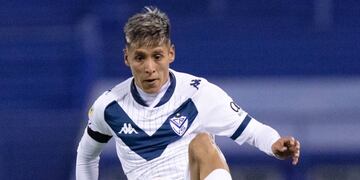 El defensor Nazareno Romero debutó en Primera División con la camiseta de Vélez Sarsfield.