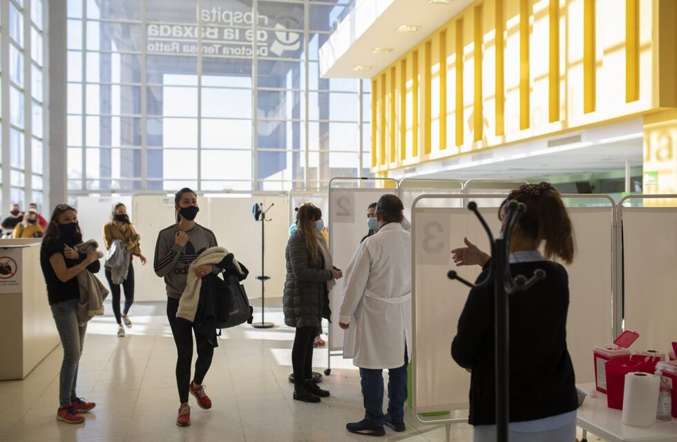 Hoy vacunarán sin turno con segundas dosis de Astrazeneca en Paraná