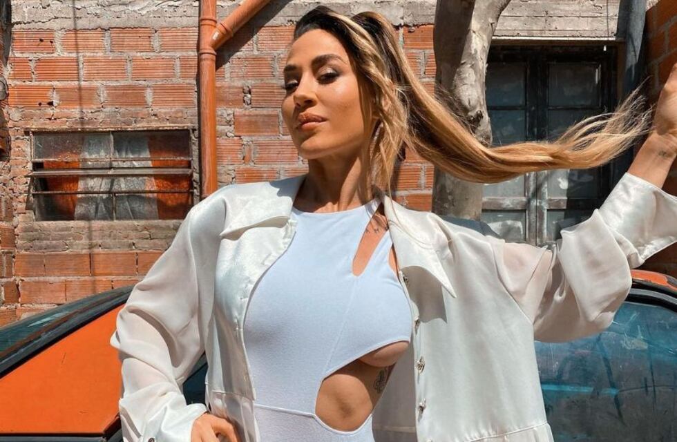 Jimena Barón posó en bikini desde Miami mientras disfrutaba de una tarde con mates al sol
