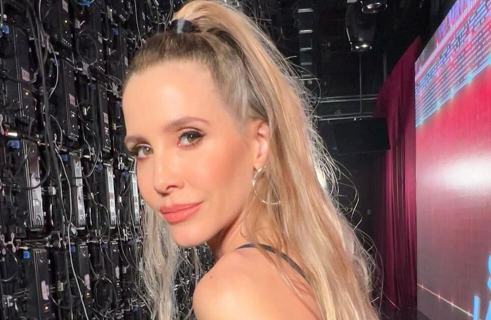 Guillermina Valdés posó frente al espejo en colaless, pero su ombligo se llevó toda la atención de sus seguidores