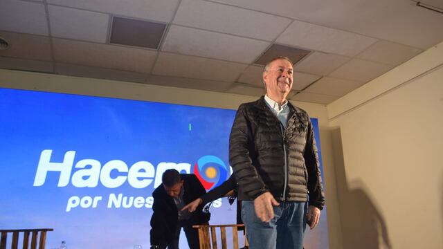 Juan Schiaretti, en Río Tercero y de recorrida como candidato presidencial.
