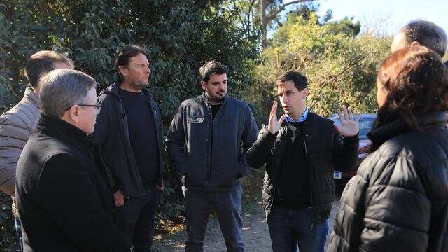 el intendente Leonardo Viotti recorrió la obra de pavimentación del Camino Público Nº 6