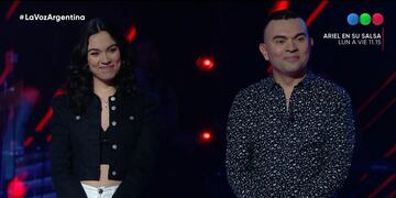 El dúo López cantó una cumbia en las batallas de La Voz Argentina.