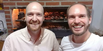 Alejandro Stahoski junto a su hermano que le donó médula ósea para el segundo trasplante.