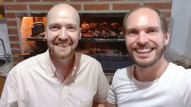 Alejandro Stahoski junto a su hermano que le donó médula ósea para el segundo trasplante.