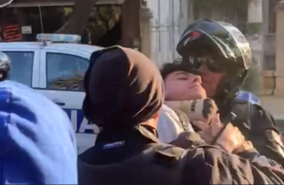 Video: así fue la agresión policial en pleno centro de San Luis