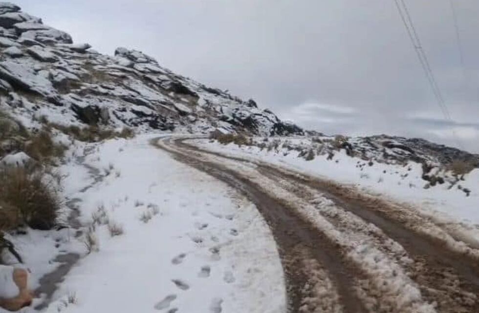 Clima invernal en Córdoba: la nieve ya dijo presente, en las sierras
