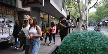 Las medidas que flexibilizaban el uso del barbijo al aire libre no serán válidas en Mendoza.