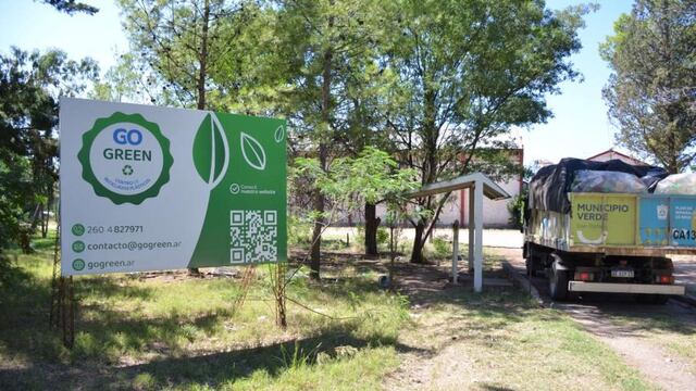 El plástico se recicla en implementos agrícolas, mangueras, tela antigranizo o juguetes entre otros artículos.