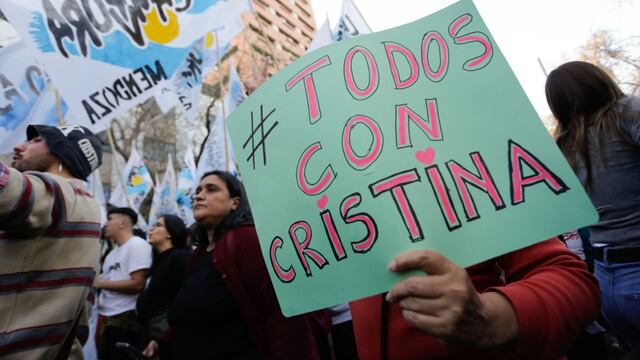 La Cámpora convocó a una vigilia en Tribunales a la espera de los fundamentos de la sentencia contra Cristina Kirchner.