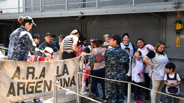Alumnos de escuelas rurales recorrieron la Base Naval Puerto Belgrano