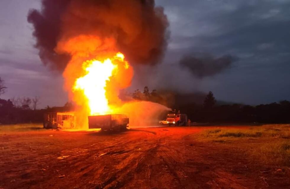 Se incendió un camión cisterna con más de 36 mil litros de combustible en Puerto Iguazú