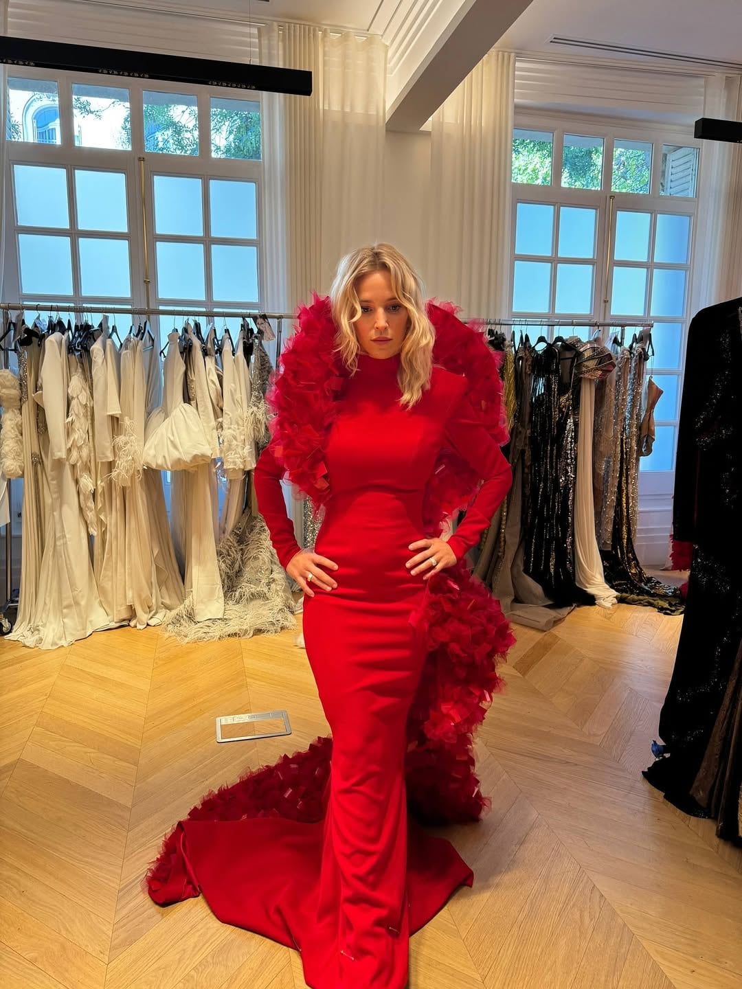 Escote y mega ajustado: Luisana Lopilato modeló con un espectacular vestido de noche y marcó tendencia en Instagram