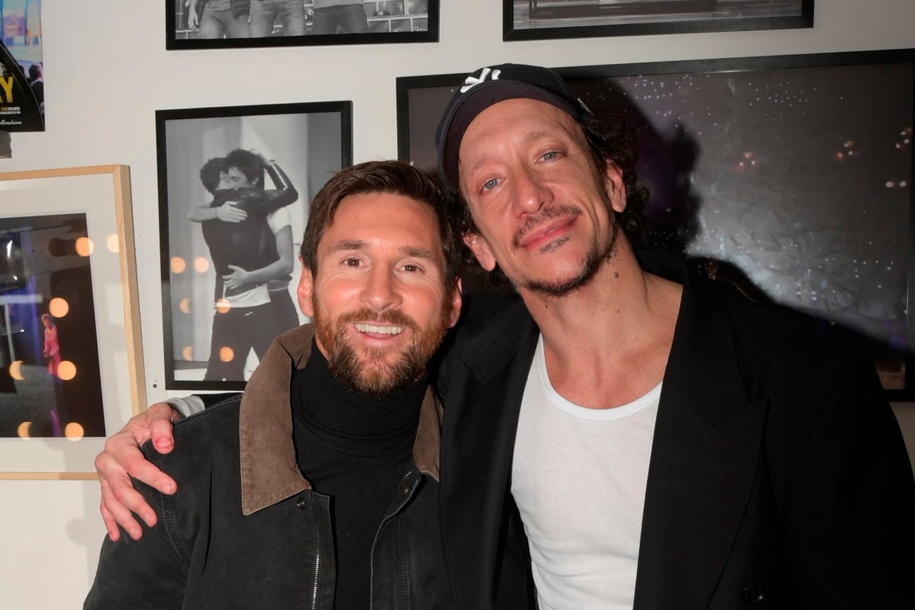 Lionel Messi y Nico Vázquez en camarines tras la función (IG Nico Vázquez).