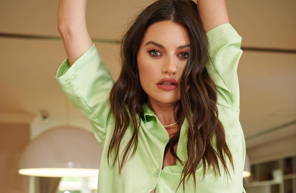 Sofía “Jujuy” Jiménez se vistió de gala y deslumbró con un top “cut-out” y una larga falda negra