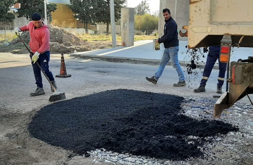 El Municipio informó que continúan los trabajos de bacheo