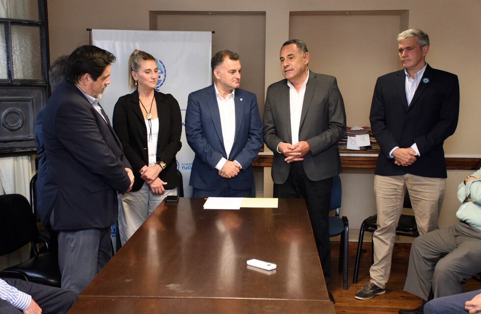 Amado presidió un acto para conmemorar los 200 años del fallecimiento  de Bernardo de Monteagudo