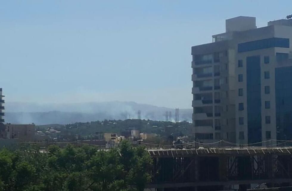 Bomberos controlaron el incendio en el barrio Colinas de Carlos Paz