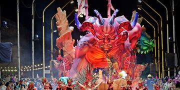 El Carnaval del País presenta las tres noches de color y alegría en un fin de semana XXL a pura fiesta