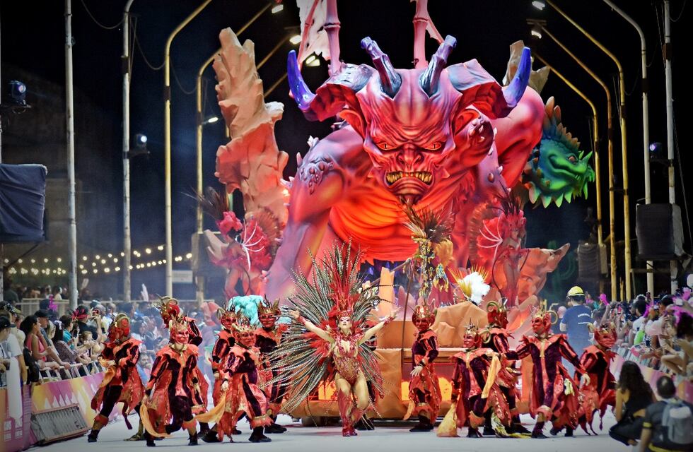 El Carnaval del País presenta tres noches de color y alegría en un fin de semana XXL a pura fiesta