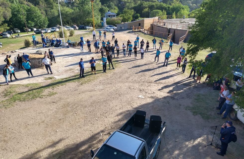 Momentos de tensión se vivieron al finalizar la reunión que resolvería el traspaso de los trabajadores afectados al servicio del agua