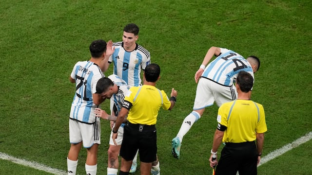 Paulo Dybala reemplazó a Julián Álvarez, autor de dos goles en la victoria de la selección frente a Croacia para avanzar a la final del Mundial. (AP)