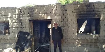 Jorge Aballay, de 71 años, perdió todas sus pertenencias por un incendio en su casa.
