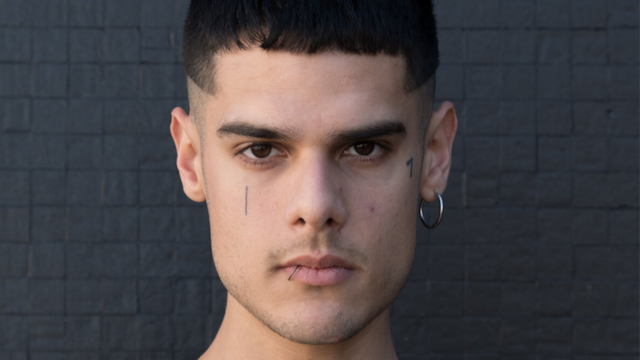 Ca7riel rechazó sacarse una foto con una fan y su desopilante respuesta se hizo viral: “Envenena el alma”