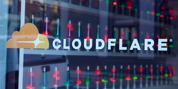 Cloudflare sufrió este 18 de noviembre una caída a nivel mundial. (AP)