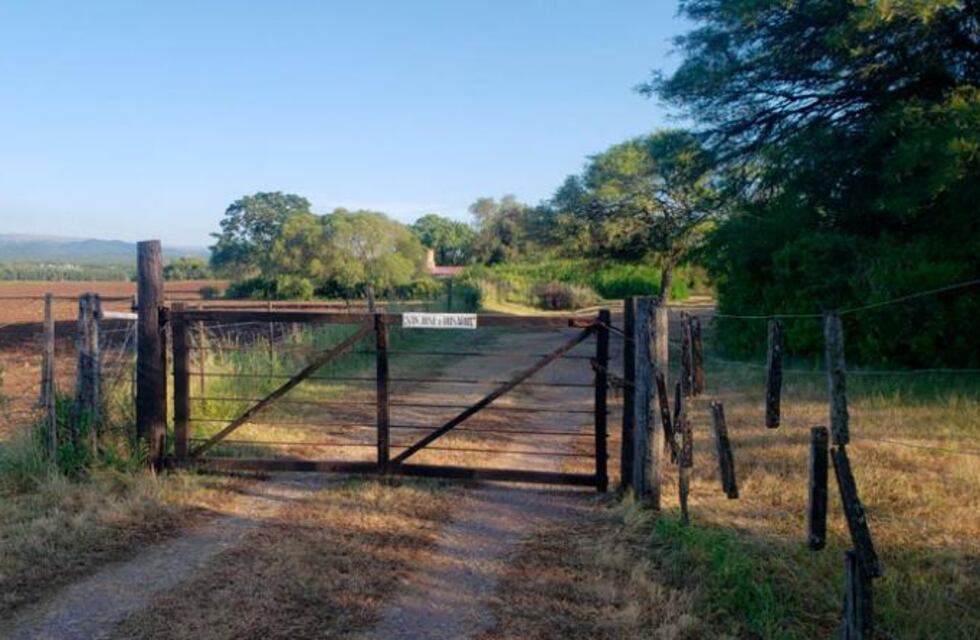 Investigan una fiesta clandestina en la propiedad de un juez en Unquillo: “Mi hijo me dijo que se iba a juntar con sus amigos”