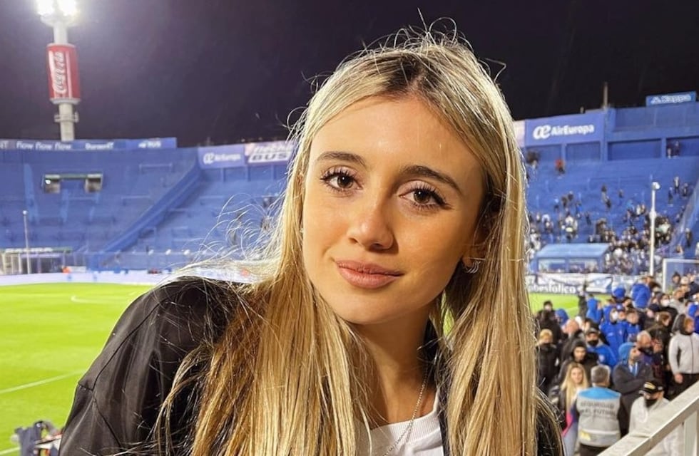 Morena Beltrán posó en microbikini celeste para sus fans: “Lo que trajo el calorcito”