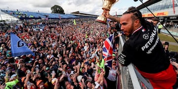 Hamilton, ovacionado en Silverstone.